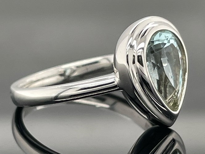 RING AUS 375/- GOLD RHODINIERT MIT SANTA MARIA AQUAMARIN (CA. 1,38 ct.)