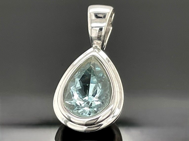 ANHÄNGER AUS 375/- GOLD RHODINIERT MIT SANTA MARIA AQUAMARIN