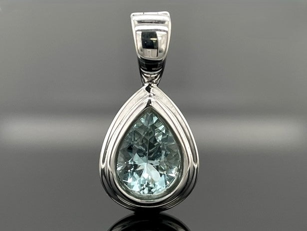 ANHÄNGER AUS 375/- GOLD RHODINIERT MIT SANTA MARIA AQUAMARIN