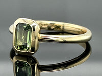RING AUS 375/- GELBGOLD MIT SAPHIR (CA.0,48 ct.)