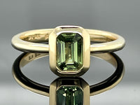 RING AUS 375/- GELBGOLD MIT SAPHIR (CA.0,48 ct.)