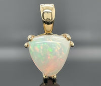 ANHÄNGER AUS 375/- GELBGOLD MIT KRISTALLOPAL (CA. 2,82 ct.)