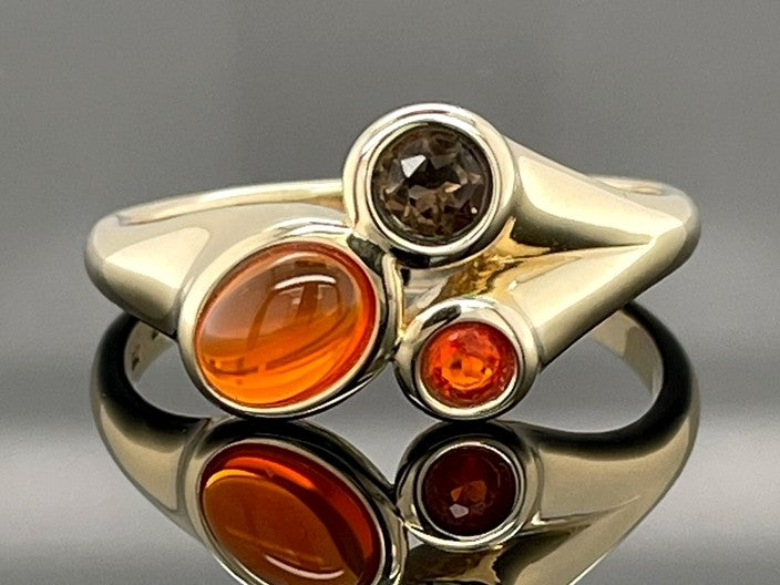 RING AUS 375/- GELBGOLD MIT FEUEROPAL & RAUCHQUARZ (GES.CA. 0,73 ct.)