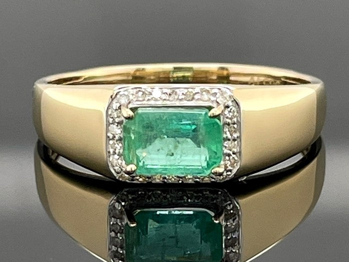RING AUS 585/-GELBGOLD MIT SMARAGD & DIAMANTEN ( GES.CA.1,10 ct.)
