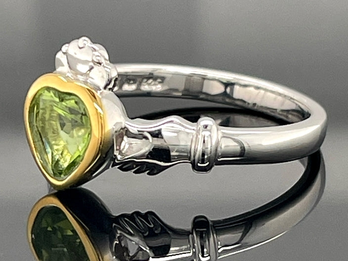 RING AUS 925/- SILBER BICOLOR MIT PERIDOT (CA. 0,62 ct.)