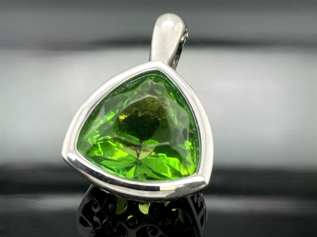 ANHÄNGER AUS 925/- SILBER RHODINIERT MIT BERNSTEIN ( CA. 2,67 ct.)