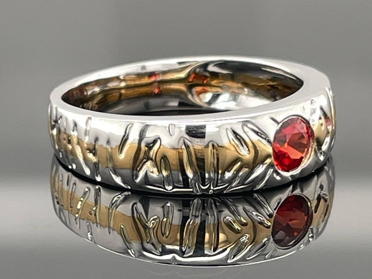 RING AUS 375/- GOLD BICOLOR MIT SAPHIR ROT (ca. 0,33 ct.)