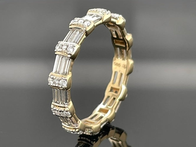RING AUS 585/- GELBGOLD MIT DIAMANTEN  (GES.CA.1,50 ct.)
