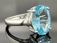 RING AUS 925/- SILBER RHODINIERT MIT SWISS BLUE TOPAS (CA.5,5 ct.)