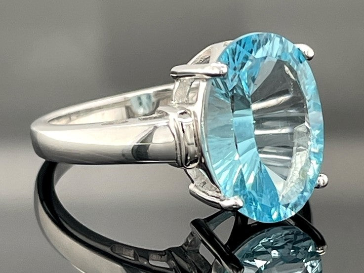 RING AUS 925/- SILBER RHODINIERT MIT SWISS BLUE TOPAS (CA.5,5 ct.)
