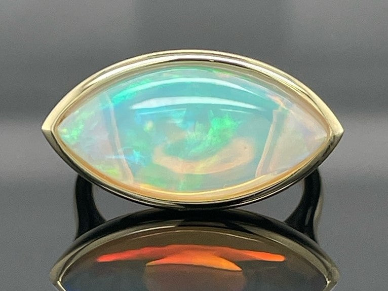 RING AUS 585/- GELBGOLD MIT KRISTALLOPAL ( CA.4,53 ct.)