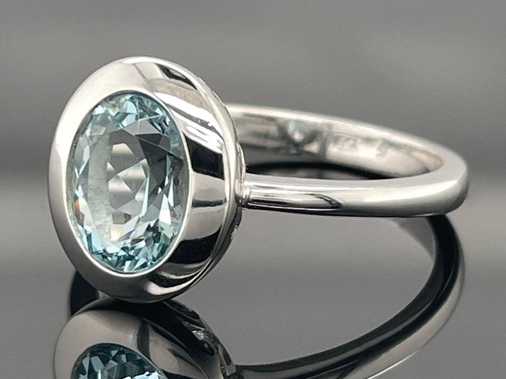 RING AUS 600/- PLATIN MIT SANTA MARIA AQUAMARIN (CA. 1,40 ct.)