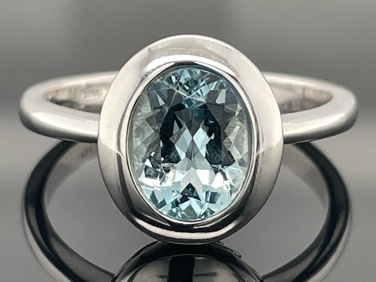 RING AUS 600/- PLATIN MIT SANTA MARIA AQUAMARIN (CA. 1,40 ct.)