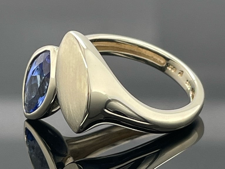 RING AUS 585/- AUS CHAMPAGNER GOLD MIT TANSANIT AAA ( CA. 0,92 ct.)