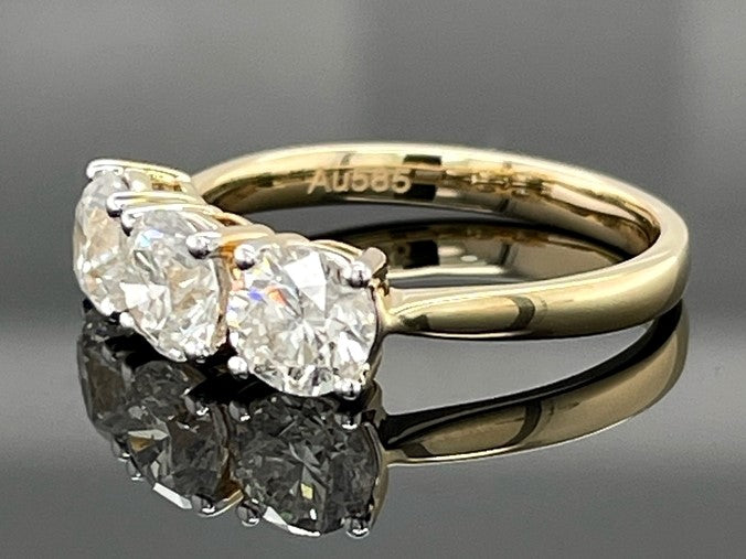 RING AUS 585/- GELBGOLD MIT BRILLANTEN (ges.ca. 1,50 ct.)