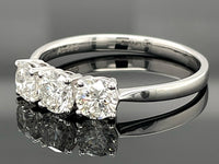 RING AUS 585/- WEIßGOLD MIT BRILLANTEN (ges.ca. 1,50 ct.)