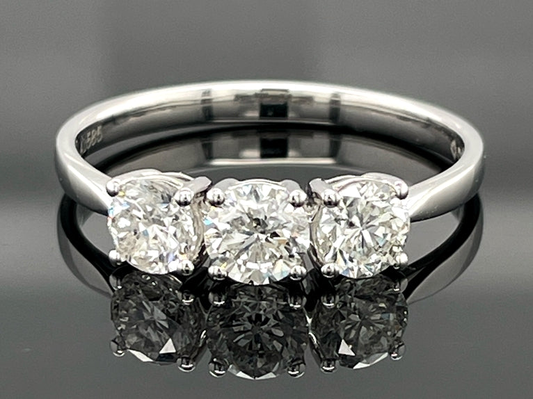 RING AUS 585/- WEIßGOLD MIT BRILLANTEN (ges.ca. 1,50 ct.)