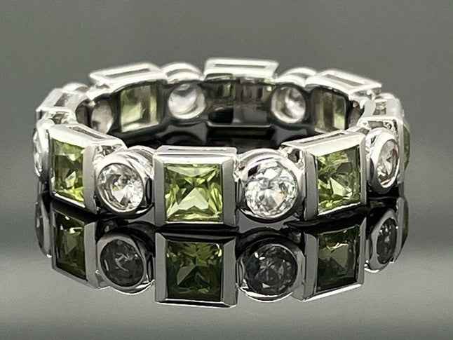 RING AUS 925/- SILBER RHODINIERT MIT PERIDOT & ZIRKON