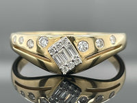 RING AUS 375/- GELBGOLD MIT DIAMANTEN (GES. CA. 0,25 ct.)