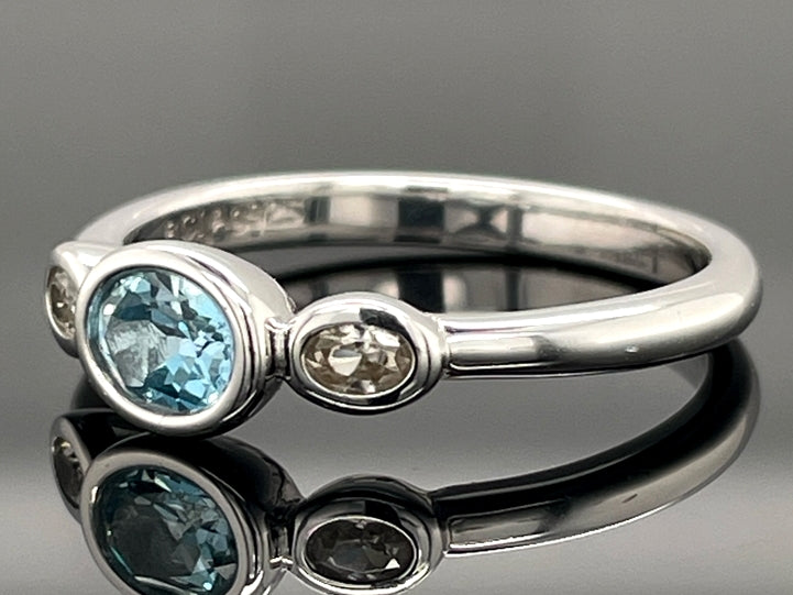 RING AUS 925/- SILBER RHOD. MIT MIT "SANTA MARIA" AQUAMARIN & ZIRKON (ges.ca. 0,49 ct.)