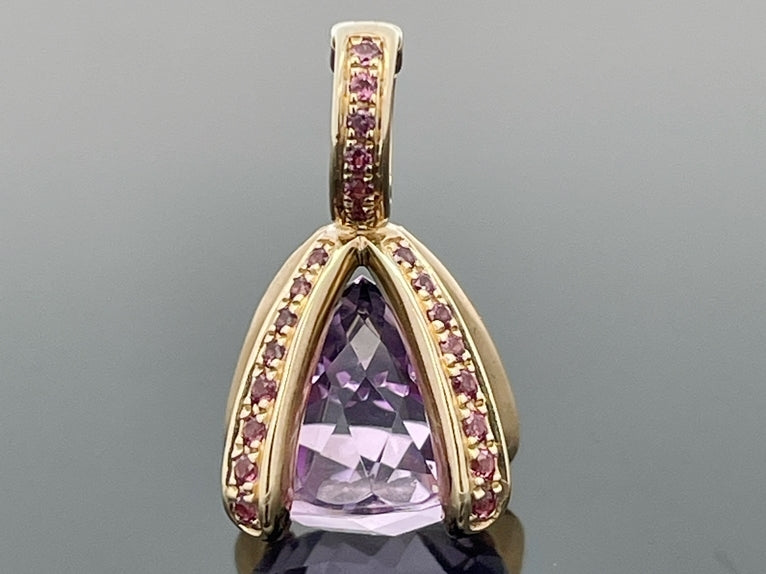 CLIP ANHÄNGER AUS 375/- GELBGOLD MIT AMETHYST & RHODOLITH