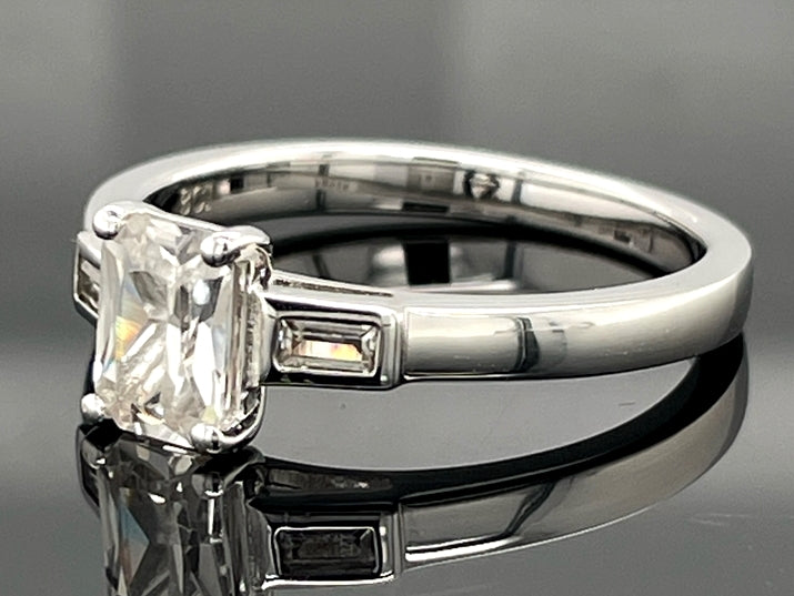 RING AUS 925/- SILBER RHODINIERT MIT ZIRKON (ges.ca. 1,59 ct.)