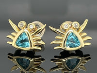 KREBS OHRSTECKER AUS 925/- SILBER VERGOLDET MIT SWISS BLUE & WEIßTOPAS