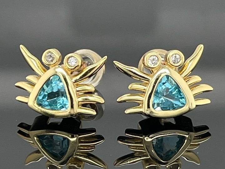 KREBS OHRSTECKER AUS 925/- SILBER VERGOLDET MIT SWISS BLUE & WEIßTOPAS