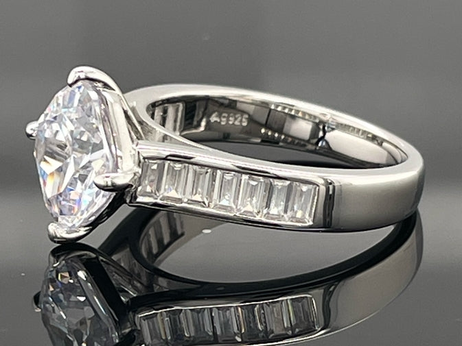 RING AUS 925/- SILBER RHODINIERT MIT ZIRKONIA