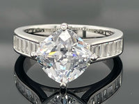 RING AUS 925/- SILBER RHODINIERT MIT ZIRKONIA