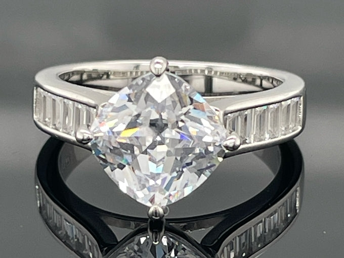 RING AUS 925/- SILBER RHODINIERT MIT ZIRKONIA
