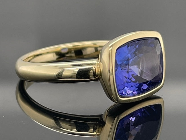 RING GR.17 (53) AUS 585/- GELBGOLD MIT TANSANIT AAA
