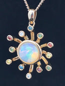 ANHÄNGER AUS 375/- GELBGOLD mit Kristallopal und Multi Brillanten (ca. 0,156 ct.)