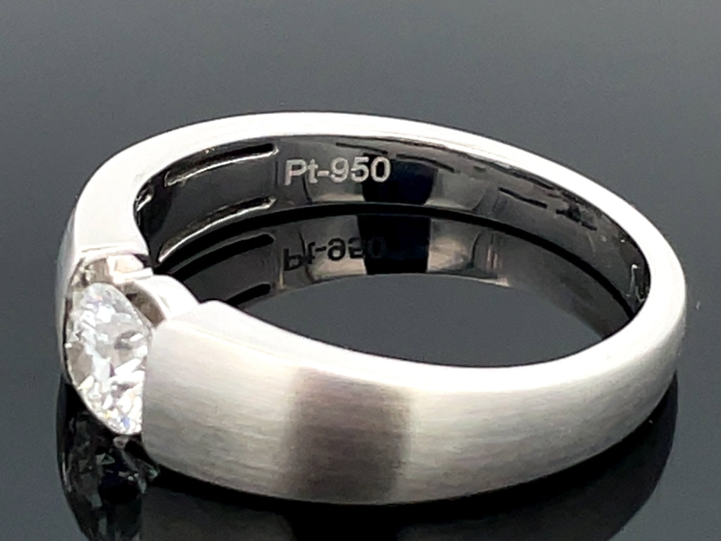RING AUS 950/- PLATIN mit Brillant (ca. 0,5 ct.)