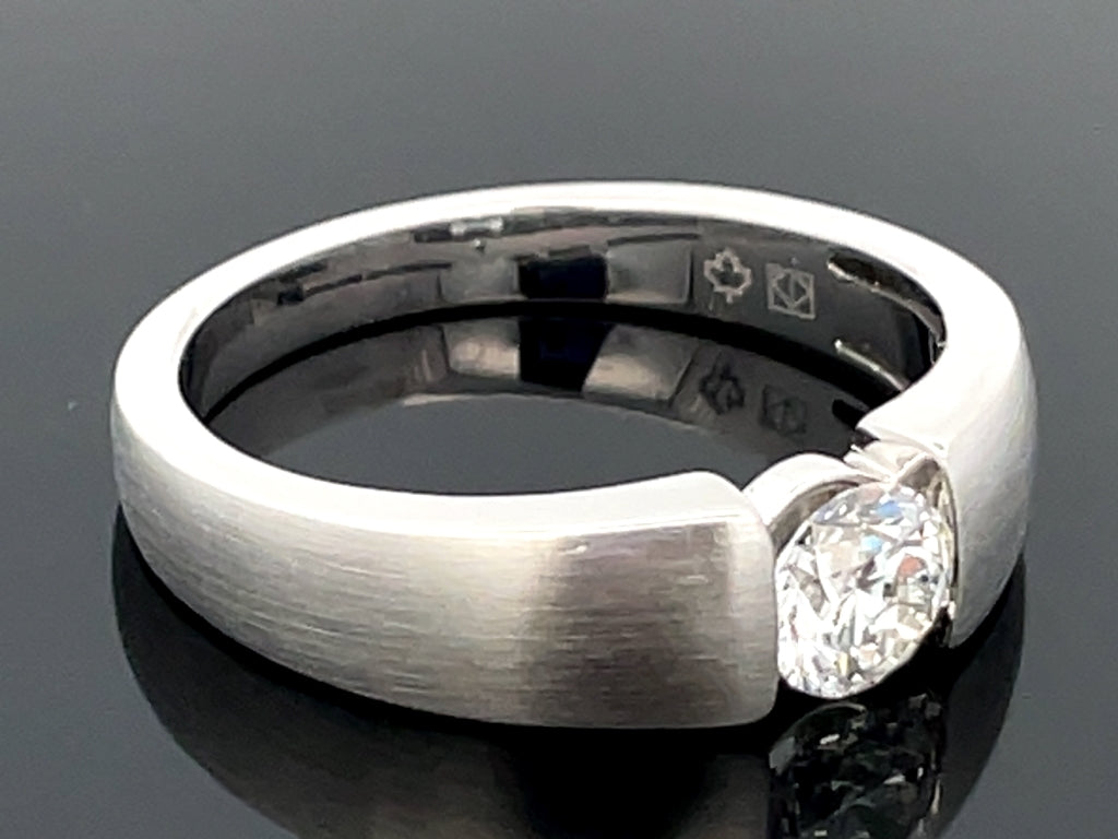 RING AUS 950/- PLATIN mit Brillant (ca. 0,5 ct.)