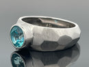 RING AUS 925/- SILBER RHODINIERT MIT TOPAS (BEH.) PARAIBAFARBEN (CA. 0,9 ct.)