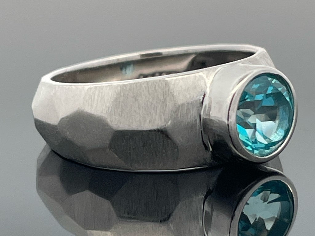 RING AUS 925/- SILBER RHODINIERT MIT TOPAS (BEH.) PARAIBAFARBEN (CA. 0,9 ct.)