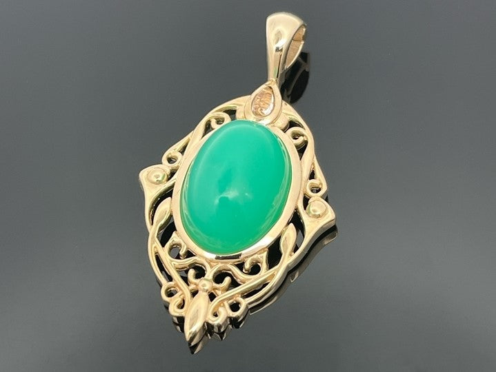 CLIP ANHÄNGER AUS 375/- GELBGOLD MIT CHRYSOPRAS, BERGKRISTALL & RHEINGOLD