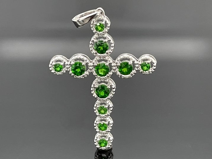 ANHÄNGER AUS 925/- SILBER RHODINIERT MIT CHROMDIOPSID (GES. CA. 0,90 ct.)