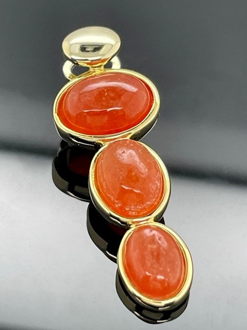 ANHÄNGER AUS 925/- SILBER VERGOLDET MIT JADE (GES.CA. 5,96 ct.)