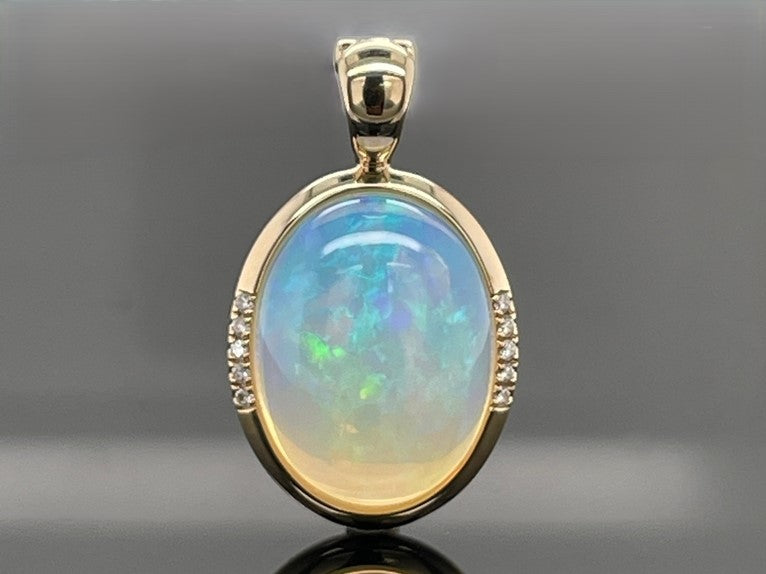 ANHÄNGER AUS 585/- GELBGOLD mit Kristallopal und Brillanten (ca. 9,10 ct.)