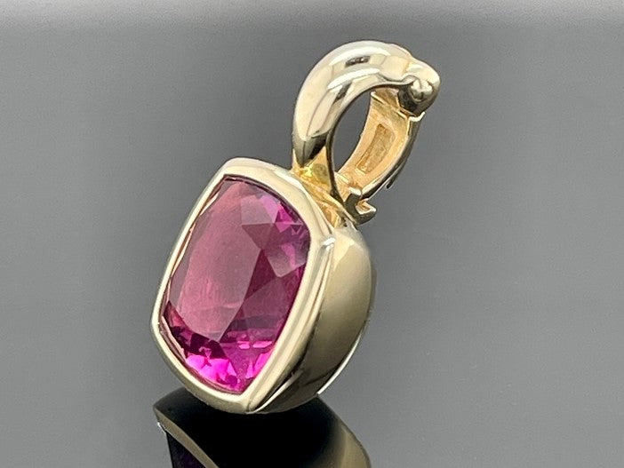 ANHÄNGER AUS 375/- GELBGOLD mit Fluorit (ca. 3,4 ct.)