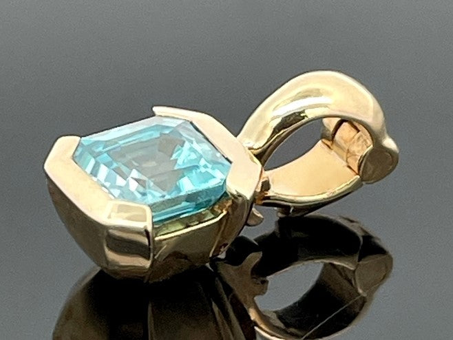 ANHÄNGER AUS 375/- GELBGOLD mit Zirkon (ca. 1,5 ct.)