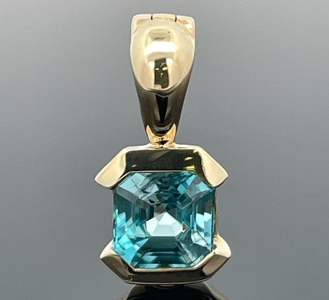 ANHÄNGER AUS 375/- GELBGOLD mit Zirkon (ca. 1,5 ct.)