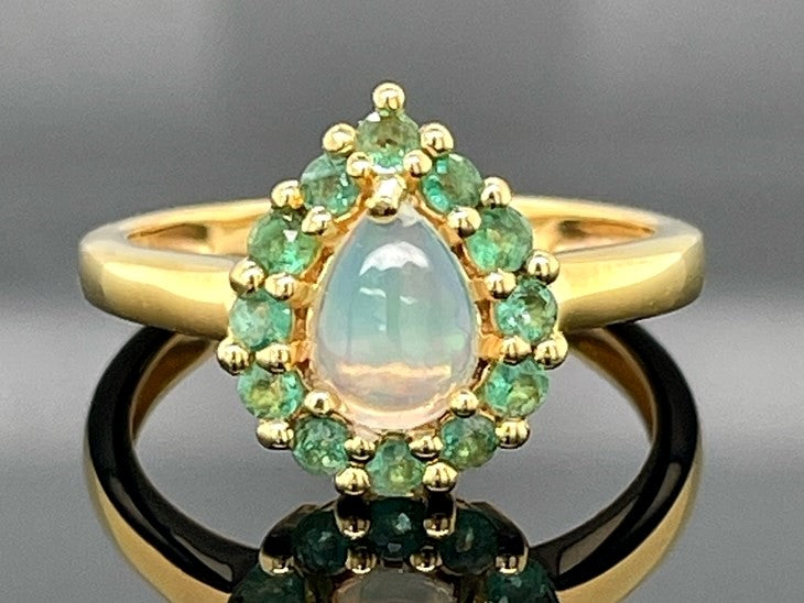 RING AUS 925/- SILBER VERGOLDET MIT ÄTHIOP. OPAL & SMARAGDEN
