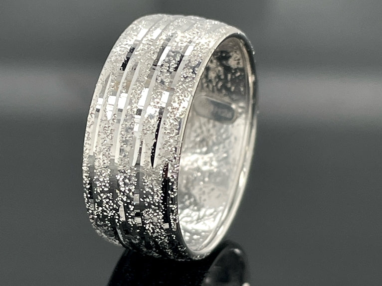 RING AUS 585/- WEIßGOLD DIAMANTIERT