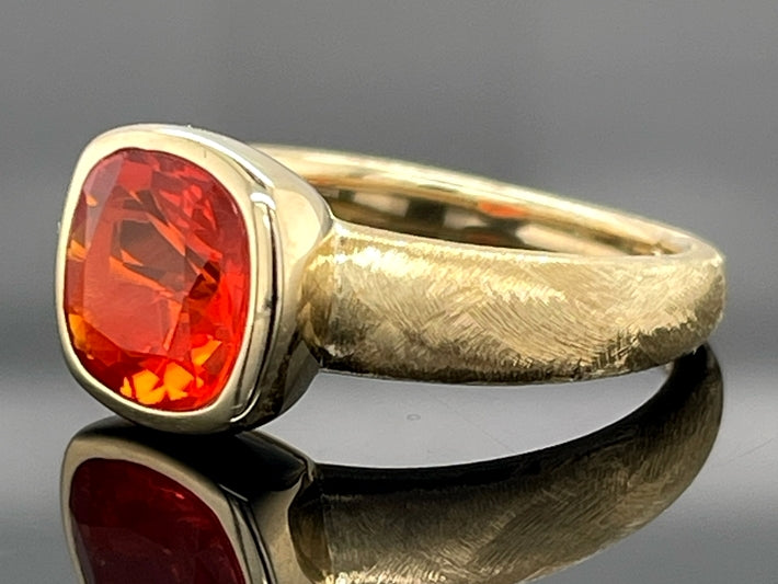 RING AUS 375/- GELBGOLD MIT FEUEROPAL (CA.1,08 ct.)
