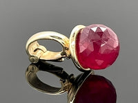 CLIPANHÄNGER AUS 375/- GELBGOLD MIT RUBIN BEH. (CA.5,00 ct.)