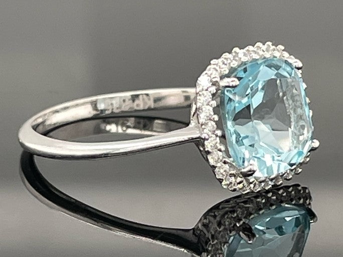 RING AUS 375/- WEIßGOLD MIT BLAUTOPAS & ZIRKONIA