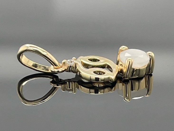 ANHÄNGER "KREBS" AUS 375/- GELBGOLD MIT MONDSTEIN & DIAMANT (GES. CA. 0,24 ct.)